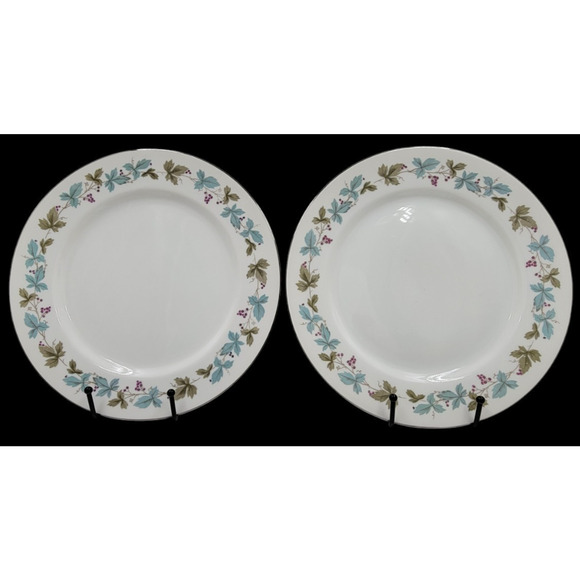 Two Vintage Fine China of Japan 6701 Dinner Plates Grapevine Silver Trim 1960s - Picture 5 of 8
